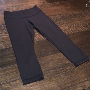 Black cropped Lulu lemon leggings